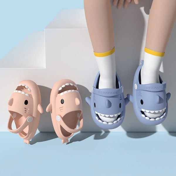 Chaussons Antidérapants Pour Enfants – Cute Shark Slippers – Image 2